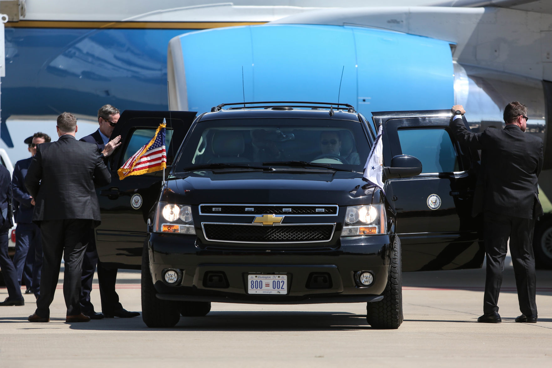 VP Pence arrives in Mason City (30).jpg